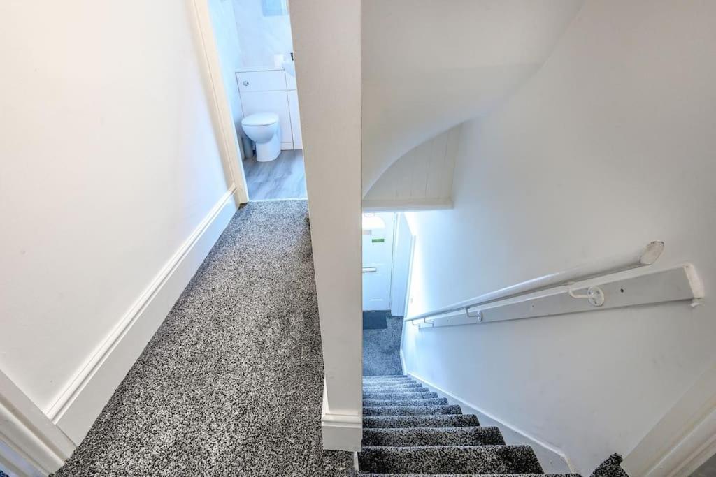 -16Pt- For Your Relaxed & Cosy Stay & Free Parking Leeds  Exterior foto