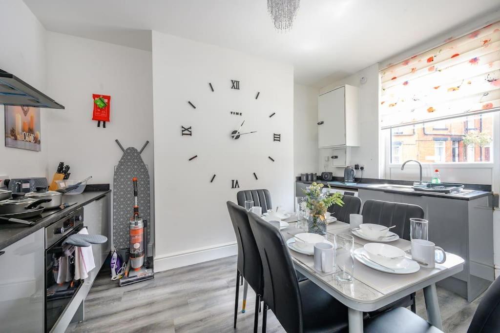 -16Pt- For Your Relaxed & Cosy Stay & Free Parking Leeds  Exterior foto