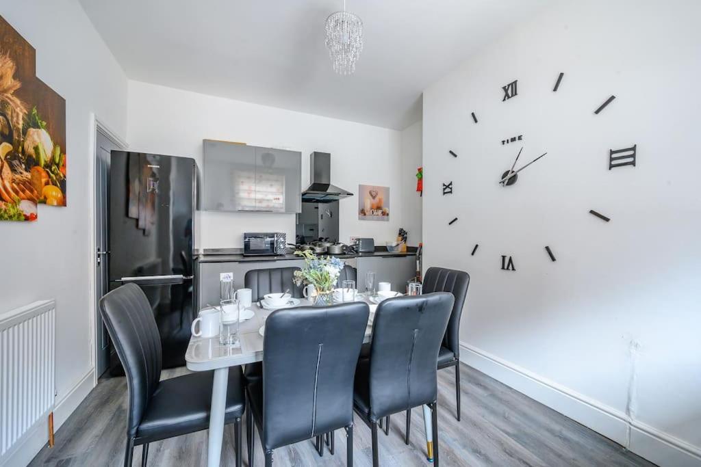 -16Pt- For Your Relaxed & Cosy Stay & Free Parking Leeds  Exterior foto
